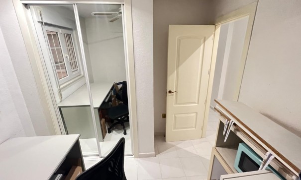 Revente - Appartement -
Torrevieja - torrevieja