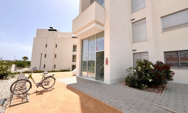Herverkoop - Apartement Flat -
La Zenia