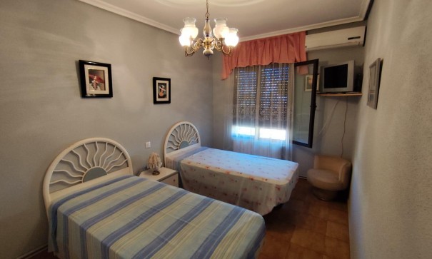 Återförsäljning - Fristående villa -
Torrevieja - Estacion de autobuses