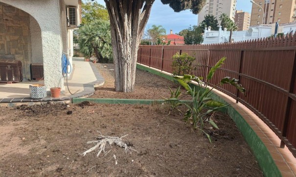 Resale - Freistehende Villa -
Orihuela Costa - Campoamor