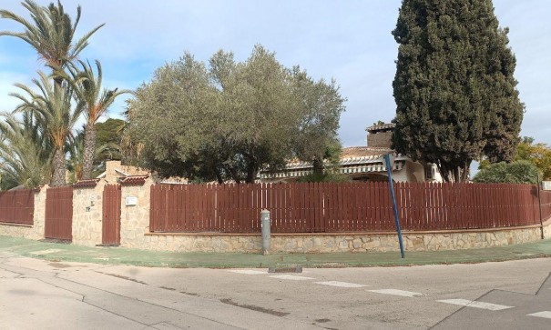 Resale - Freistehende Villa -
Orihuela Costa - Campoamor
