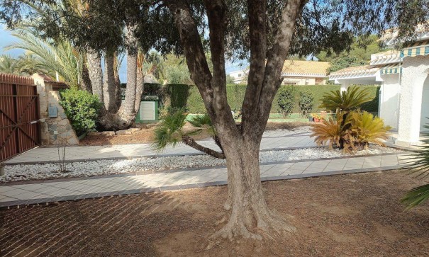 Resale - Freistehende Villa -
Orihuela Costa - Campoamor
