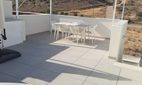 Venta - Villa adosada -
Cox