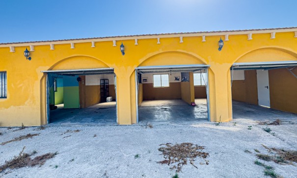 Herverkoop - Finca Landelijk pand -
Orihuela