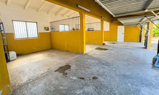 Herverkoop - Finca Landelijk pand -
Orihuela