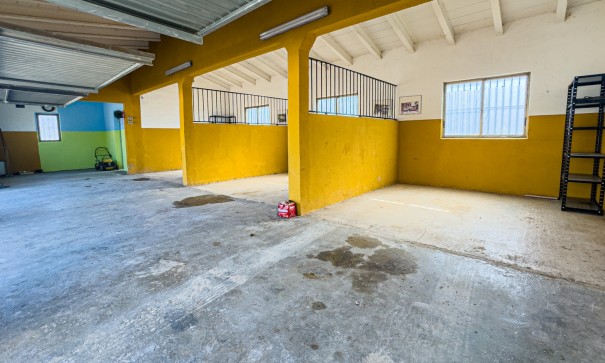 Herverkoop - Finca Landelijk pand -
Orihuela