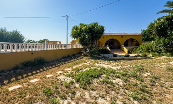 Herverkoop - Finca Landelijk pand -
Orihuela