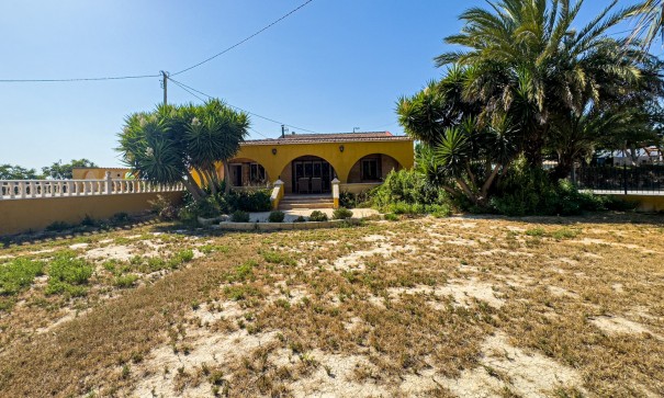 Herverkoop - Finca Landelijk pand -
Orihuela