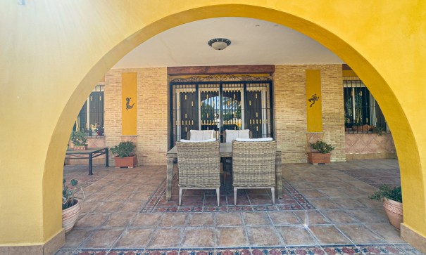 Herverkoop - Finca Landelijk pand -
Orihuela