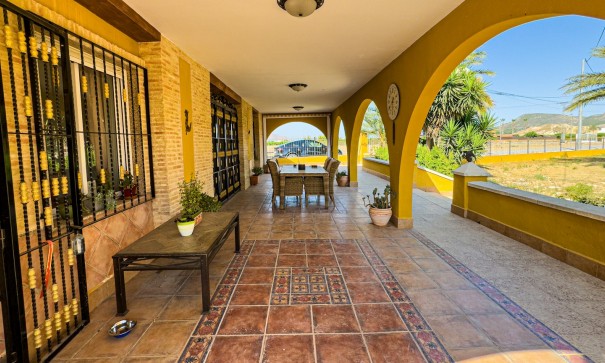 Herverkoop - Finca Landelijk pand -
Orihuela
