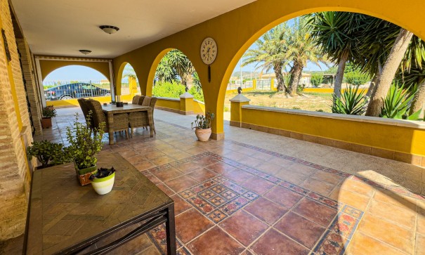 Herverkoop - Finca Landelijk pand -
Orihuela
