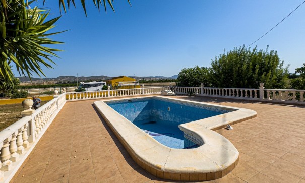 Herverkoop - Finca Landelijk pand -
Orihuela