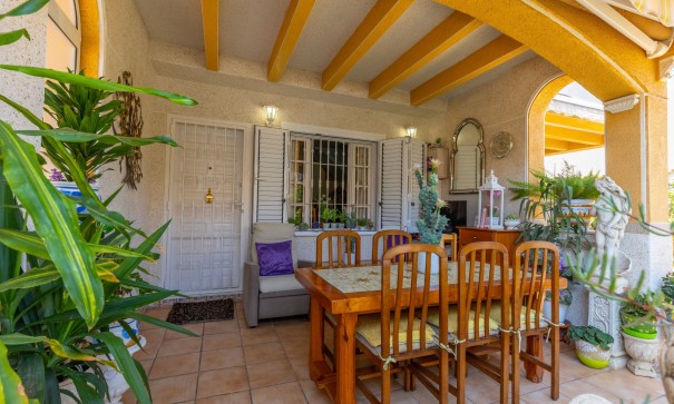 Återförsäljning - Fristående villa -
Torrevieja - Zona los Frutales