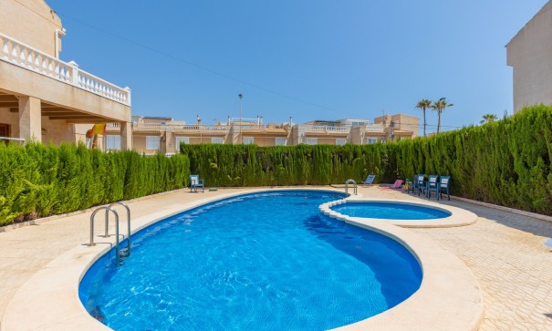 Återförsäljning - Fristående villa -
Torrevieja - Zona los Frutales