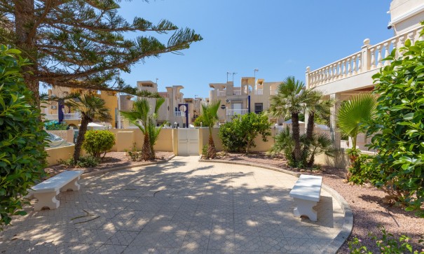 Återförsäljning - Fristående villa -
Torrevieja - Zona los Frutales