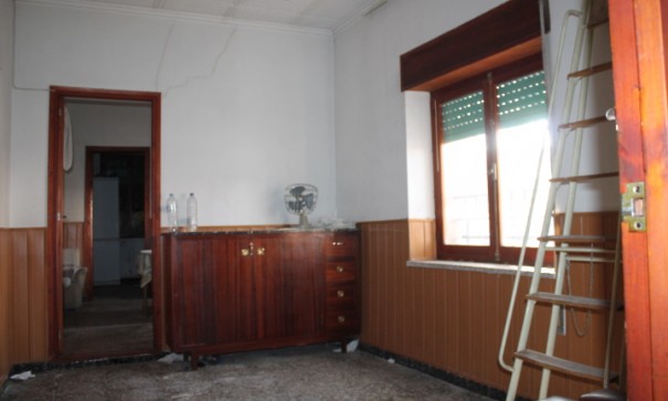 Sale - Town house -
Pinoso - calle lepanto