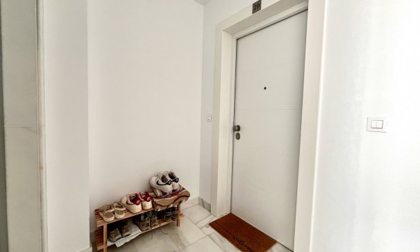 Herverkoop - Apartement Flat -
La Florida