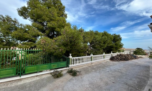 Videresalg - Finca landejendom -
Crevillente