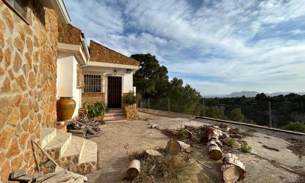 Videresalg - Finca landejendom -
Crevillente