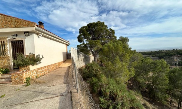 Videresalg - Finca landejendom -
Crevillente