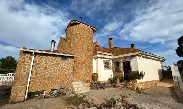 Videresalg - Finca landejendom -
Crevillente