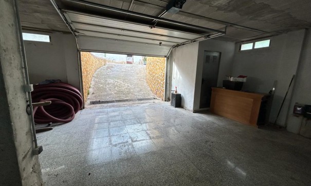 Videresalg - Finca landejendom -
Crevillente