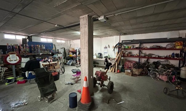 Videresalg - Finca landejendom -
Crevillente