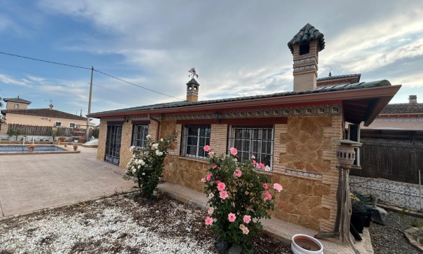 Videresalg - Finca landejendom -
Catral