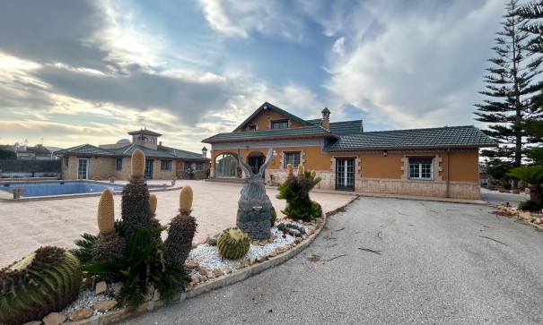 Videresalg - Finca landejendom -
Catral