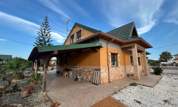 Videresalg - Finca landejendom -
Catral