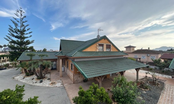 Videresalg - Finca landejendom -
Catral