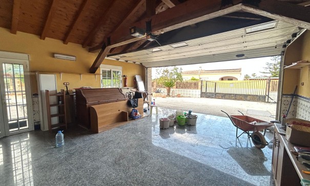 Videresalg - Finca landejendom -
Catral