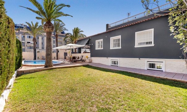 Sale - Detached Villa -
Torrevieja - Rocio del mar