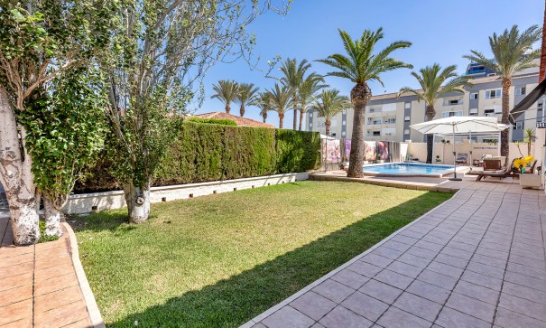 Sale - Detached Villa -
Torrevieja - Rocio del mar