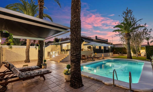 Sale - Detached Villa -
Torrevieja - Rocio del mar