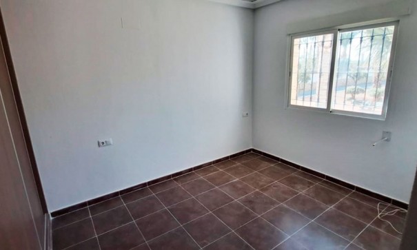 Återförsäljning - Finca lantlig egendom -
Catral - Catral - Country