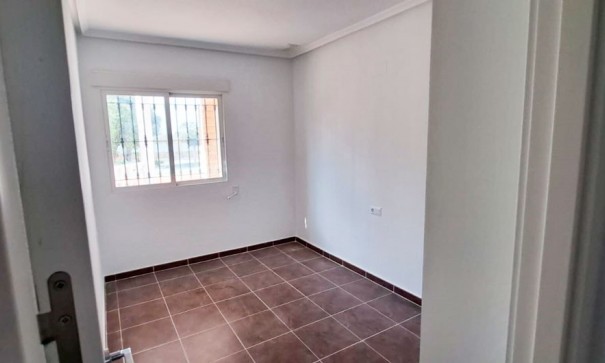 Återförsäljning - Finca lantlig egendom -
Catral - Catral - Country