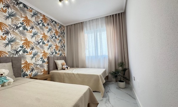 Sale - Apartment Flat -
Torrevieja - Playa de los locos