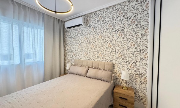 Sale - Apartment Flat -
Torrevieja - Playa de los locos