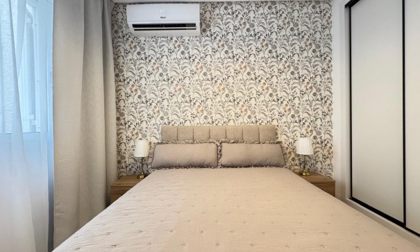 Sale - Apartment Flat -
Torrevieja - Playa de los locos