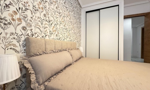 Sale - Apartment Flat -
Torrevieja - Playa de los locos