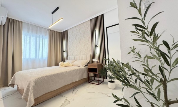 Sale - Apartment Flat -
Torrevieja - Playa de los locos