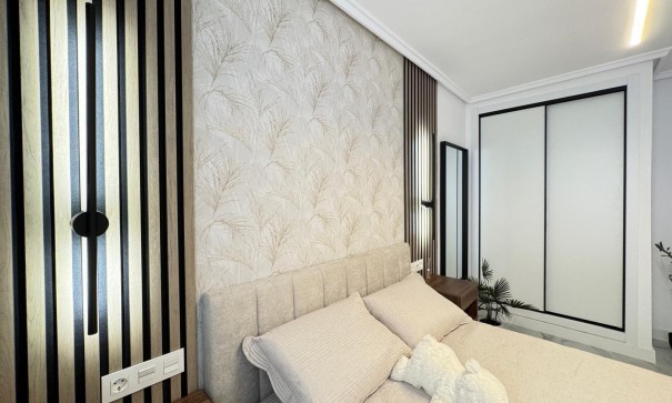 Sale - Apartment Flat -
Torrevieja - Playa de los locos