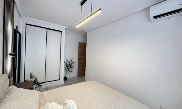 Sale - Apartment Flat -
Torrevieja - Playa de los locos