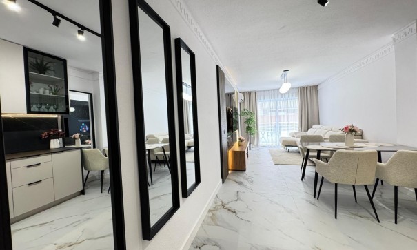 Sale - Apartment Flat -
Torrevieja - Playa de los locos