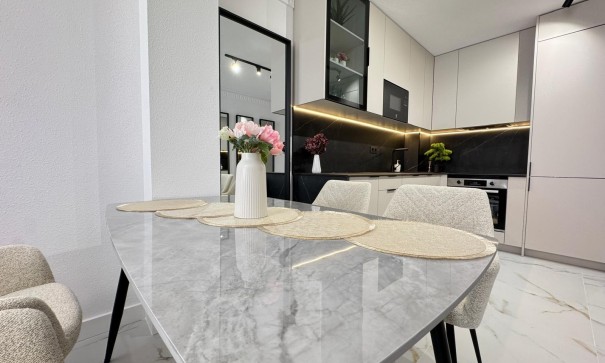 Sale - Apartment Flat -
Torrevieja - Playa de los locos