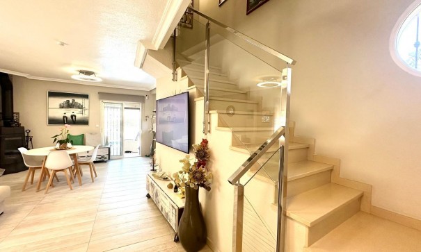 Återförsäljning - Fristående villa -
Orihuela Costa - La Regia