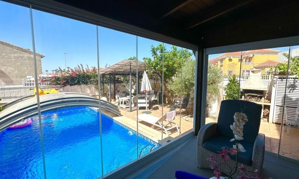 Återförsäljning - Fristående villa -
Orihuela Costa - La Regia