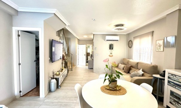 Återförsäljning - Fristående villa -
Orihuela Costa - La Regia