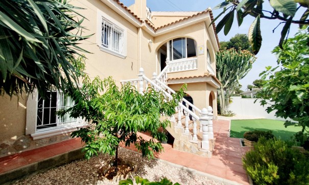 Sale - Detached Villa -
Torrevieja - Los Balcones